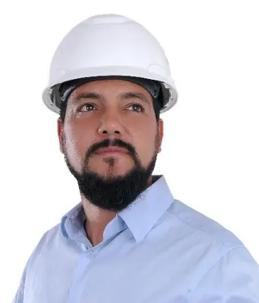 Silvio Vital, engenheiro responsável, de capacete branco